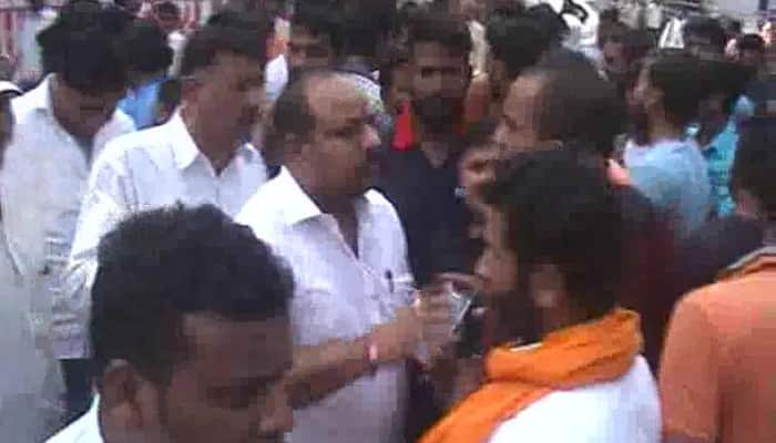 Bajrang Dal activists stop Hindu girl, Muslim boy from getting married, call it &#039;love jihad&#039;