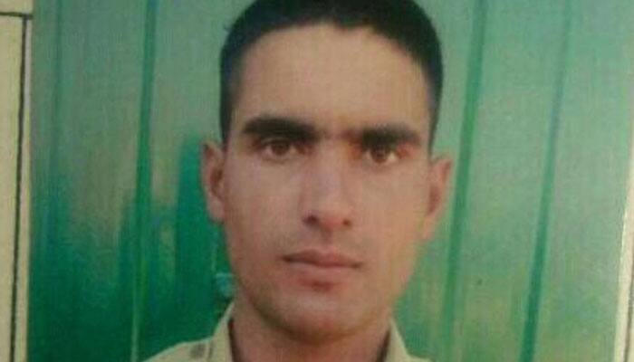 BSF jawan Ramzan Parray&#039;s funeral today; police suspects LeT&#039;s hand in killing 