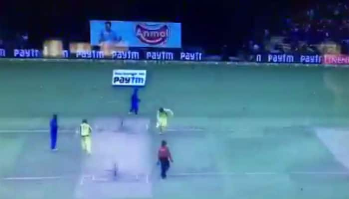 Watch: Angry MS Dhoni gives Axar Patel death stare for poor fielding in Bengaluru