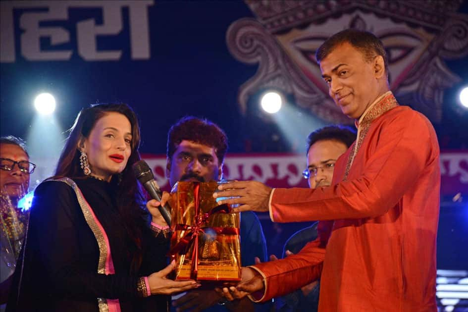 Actress Ameesha Patel during Dussehra Mahotsav 2017 at Gandhi Maidan in Patna.