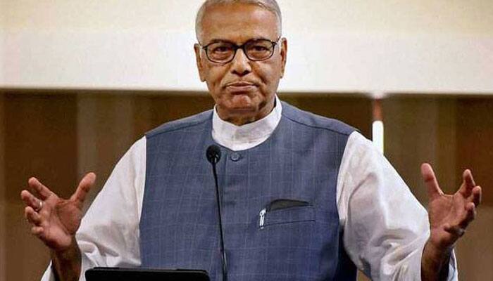 Yashwant Sinha shares dais with Kejriwal, Manish Tewari