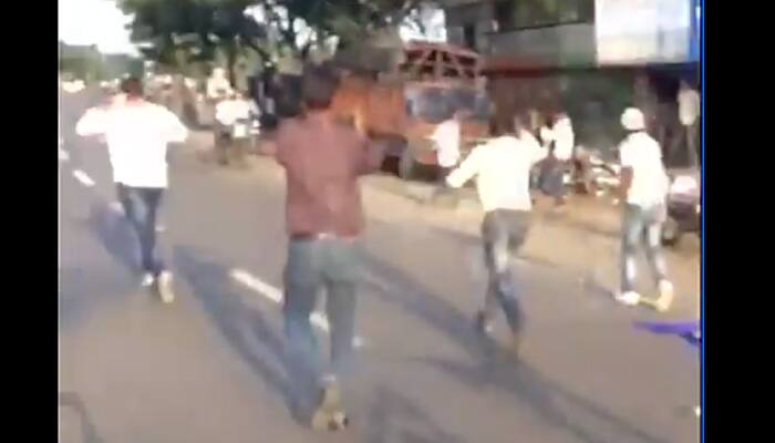 MNS workers beat up non-Maharashtrians in Sangli | Watch