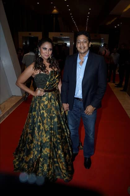 Actress Lara Dutta along with her husband Mahesh Bhupathi at star studded red carpet of 