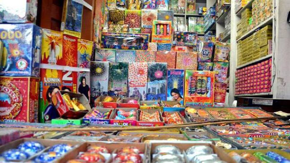 SC holds firm on Delhi cracker ban, says don&#039;t communalise it