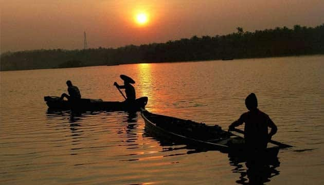 Sri Lankan Navy arrests 7 Tamil Nadu fishermen, seizes country boat