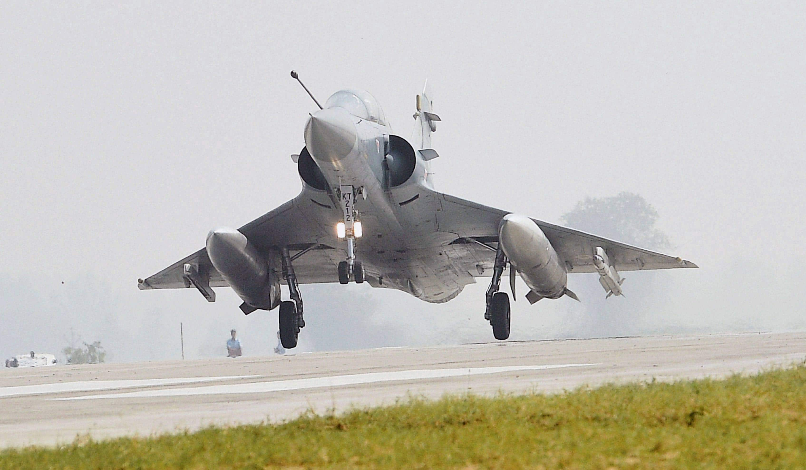 IAF fighter jets touchdown on Lucknow-Agra Expressway: 10 big highlights