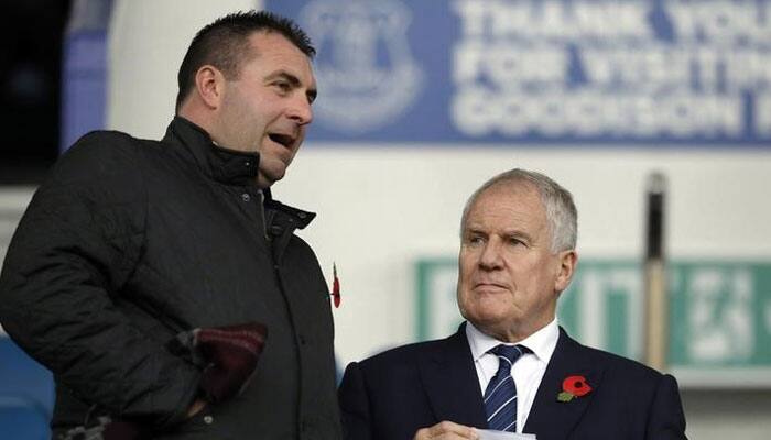 Everton put David Unsworth in temporary charge