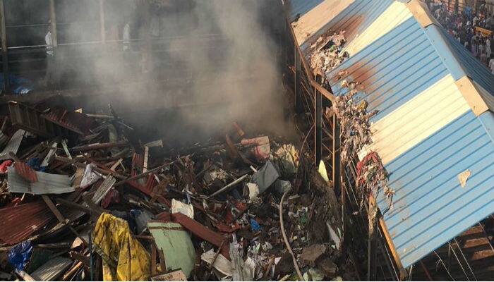 Massive fire reaches Mumbai&#039;s Bandra railway station, major train lines closed