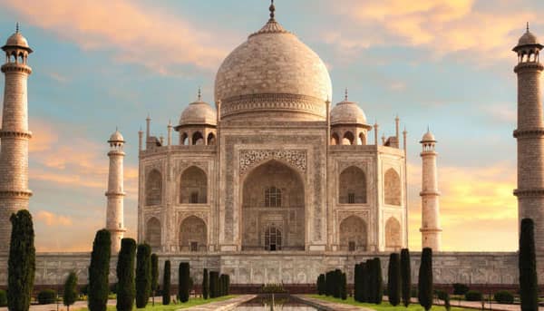 Demolition of parking lot around Taj Mahal: SC to hear UP govt&#039;s plea today