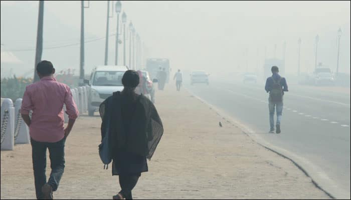 Delhi air turns into poison, health experts warn against going out