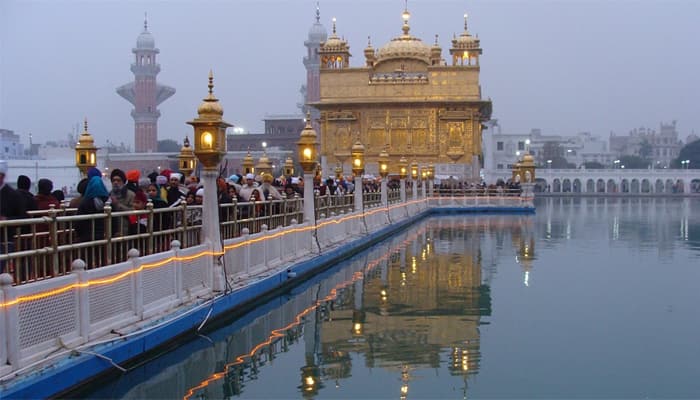 Guru Nanak Jayanti 2017: Amitabh Bachchan, Sridevi and others wish friends and family on Twitter