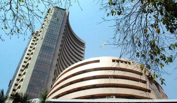 Sensex edges up as banks recover; Reliance, Bharti Airtel dent gains