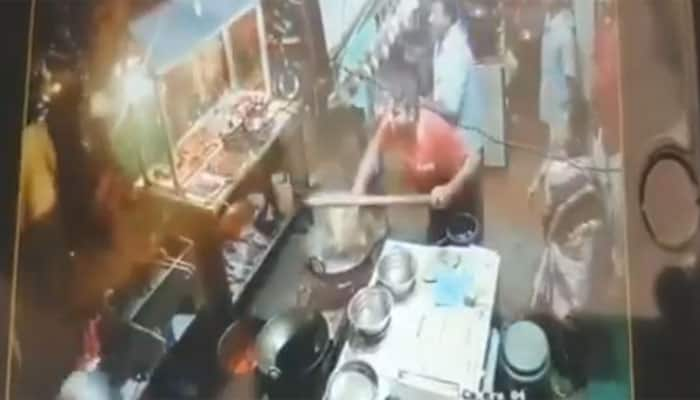 Vendor throws scalding oil at customers complaining about bad food