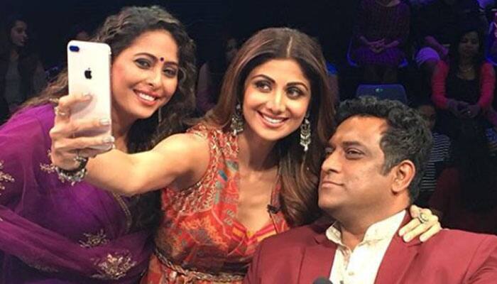 When prankster Anurag Basu sent &#39;pregnant&#39; message from Shilpa Shetty&#39;s phone to her sister Shamita | People News | Zee News