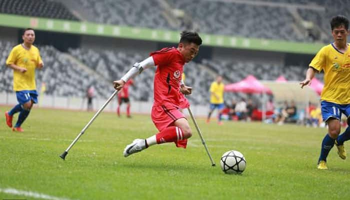 One-legged footballer He Yiyi melting hearts worldwide