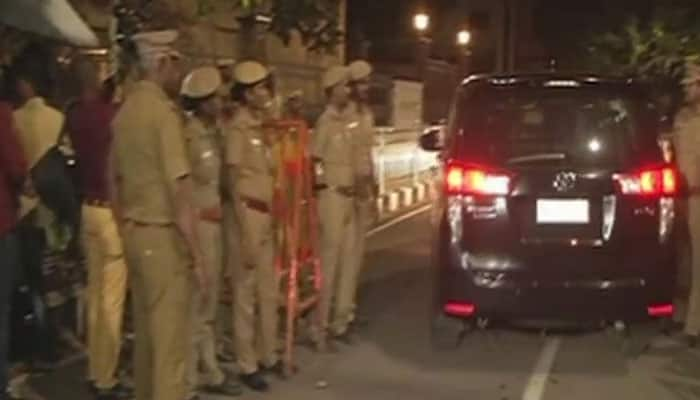 Income Tax department raids Sasikala, relatives&#039; properties in Poes Garden