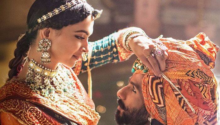 Trying to come up with balanced decision, need time: CBFC chief Prasoon Joshi on &#039;Padmavati&#039;