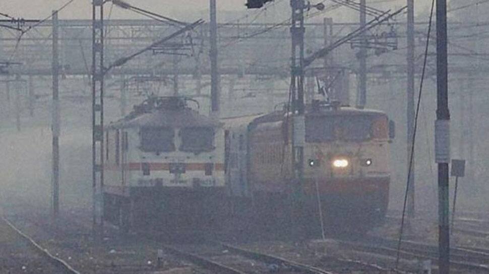 Delhi: 33 trains delayed due to low visibility