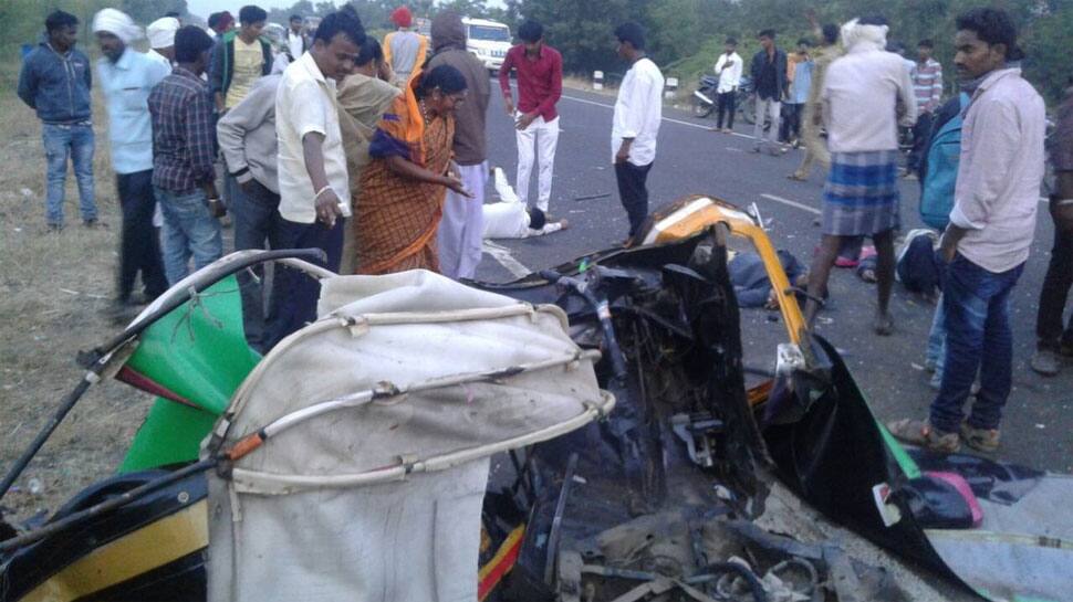 Karnataka: 2 dead, 4 injured after car collides with auto