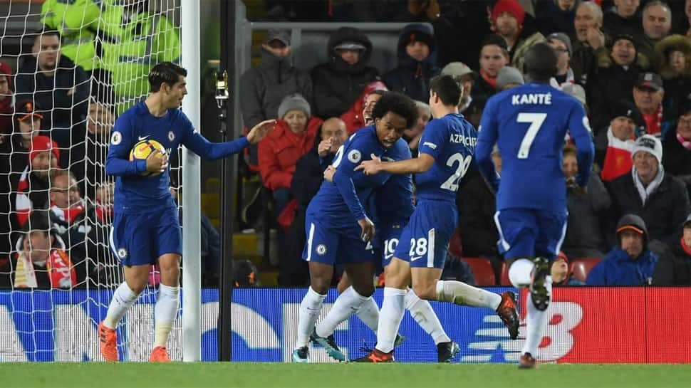 EPL Saturday Report: Willian rides to Chelsea&#039;s rescue, Manchester United close gap on City