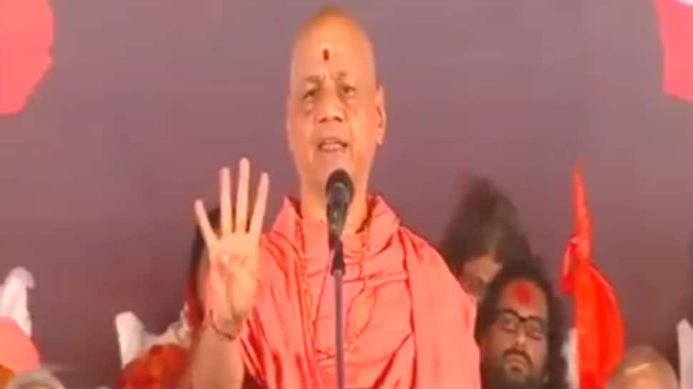 Every Hindu couple should have 4 children to stabilise Hindu population, says Swami Govind Dev Giri at VHP&#039;S dharma sansad 