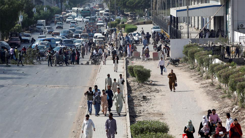 Pakistani Islamist group to call off nationwide protests after government backs down