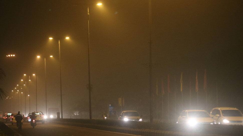 At least six areas witnesses &#039;emergency&#039; and &#039;severe&#039; category air quality in Delhi