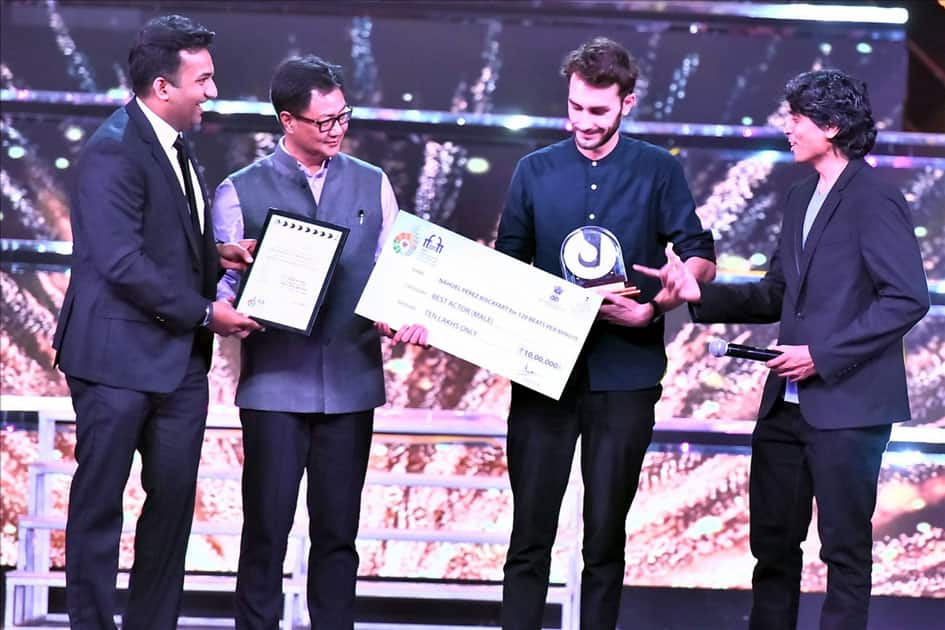 MoS for Home Affairs Kiren Rijiju presents the Silver Peacock Award for the Best Actor (Male) to Nahuel Perez Biscayart for the movie 120 BPM