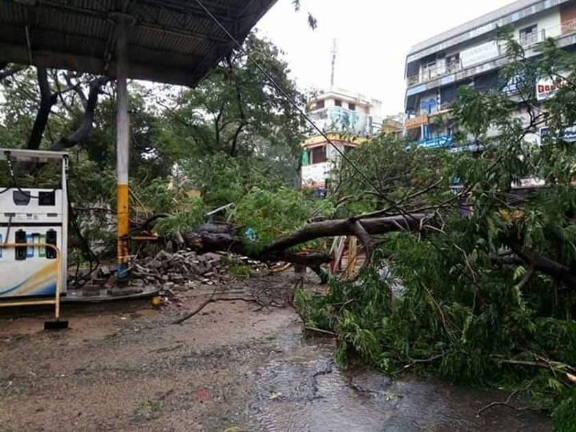 A cyclone alert has been sounded in Kerala and Tamil Nadu on Thursday after strong winds and heavy rain hit southern districts in the states.