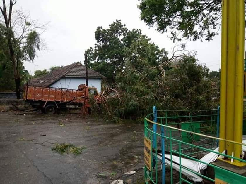 A cyclone alert has been sounded in Kerala and Tamil Nadu on Thursday after strong winds and heavy rain hit southern districts in the states.