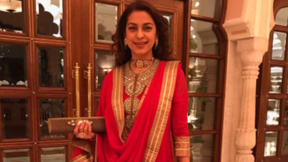 Juhi Chawla posts an adorable pic of daughter Jahnavi on Twitter!