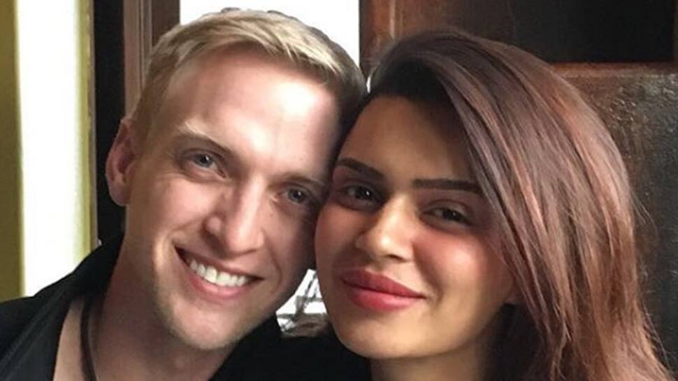 Aashka Goradia and Brent Globe&#039;s fairytale wedding—Watch videos