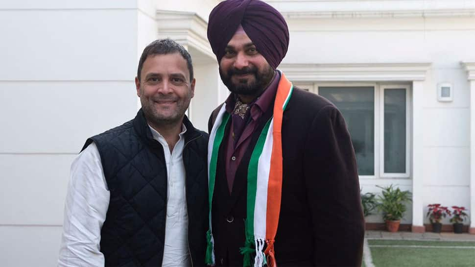 Rahul Gandhi has &#039;Khandaani&#039; background, nation needs his leadership: Navjot Singh Sidhu