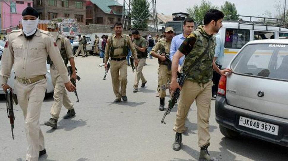 Militants hurl grenade at Baramulla police station