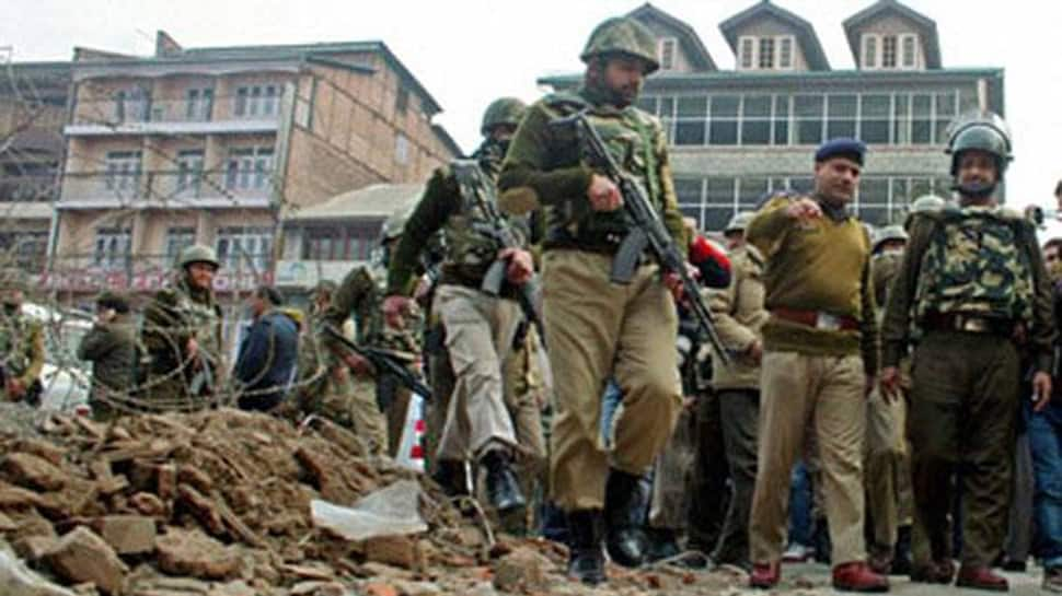 J&amp;K: Militants hurl grenade at police station in Handwara