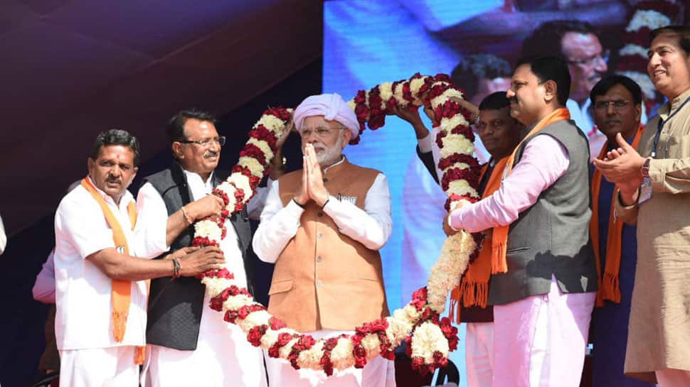 PM Modi congratulates Congress for &#039;Aurangzeb raj&#039; after Rahul files nomination