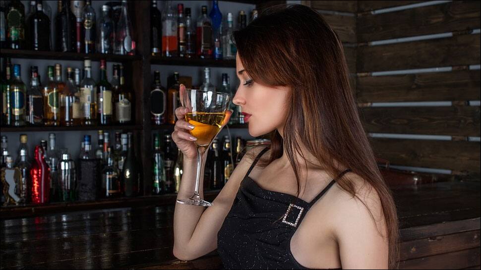 Drinking more than 14 units of alcohol a week can cause skin problems: Study