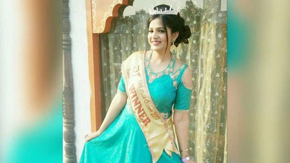 Geetanjali Singh from Fatehpur wins Mrs India Queen 2017