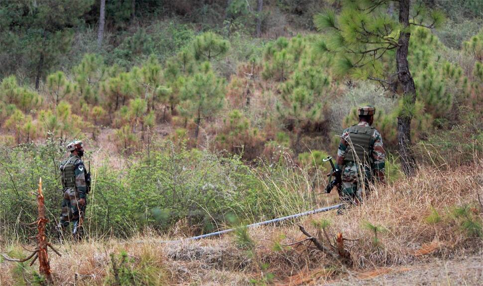 Pakistani forces violate ceasefire along LoC in J&amp;K&#039;s Rajouri, Army officer injured