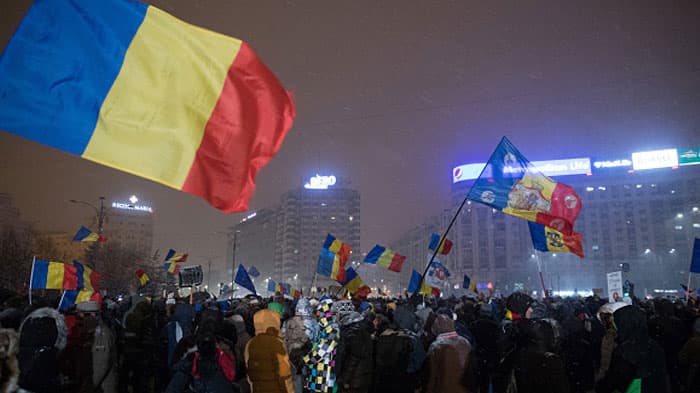 Romanians stage anti-corruption protests to denounce left-wing government