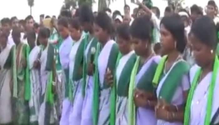 Kissing competition held in Jharkhand in presence of legislator