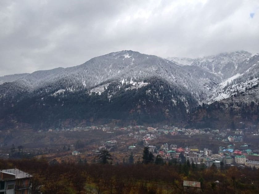 Solang valley in Manali receives fresh snowfall, Himachal Pradesh. Solang valley in Manali receives fresh snowfall, Himachal Pradesh.