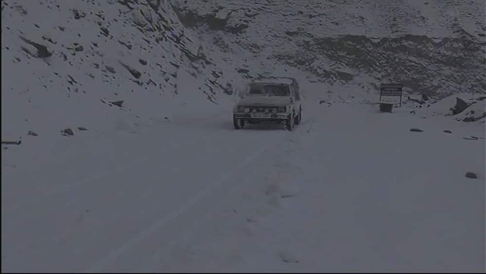 Pir Panjal range continues to receive snowfall, Mughal road closed for traffic. People light fire to battle cold wave, Rajouri, Jammu and Kashmir. Pir Panjal range continues to receive snowfall, Mughal road closed for traffic. People light fire to battle cold wave, Rajouri, Jammu and Kashmir.