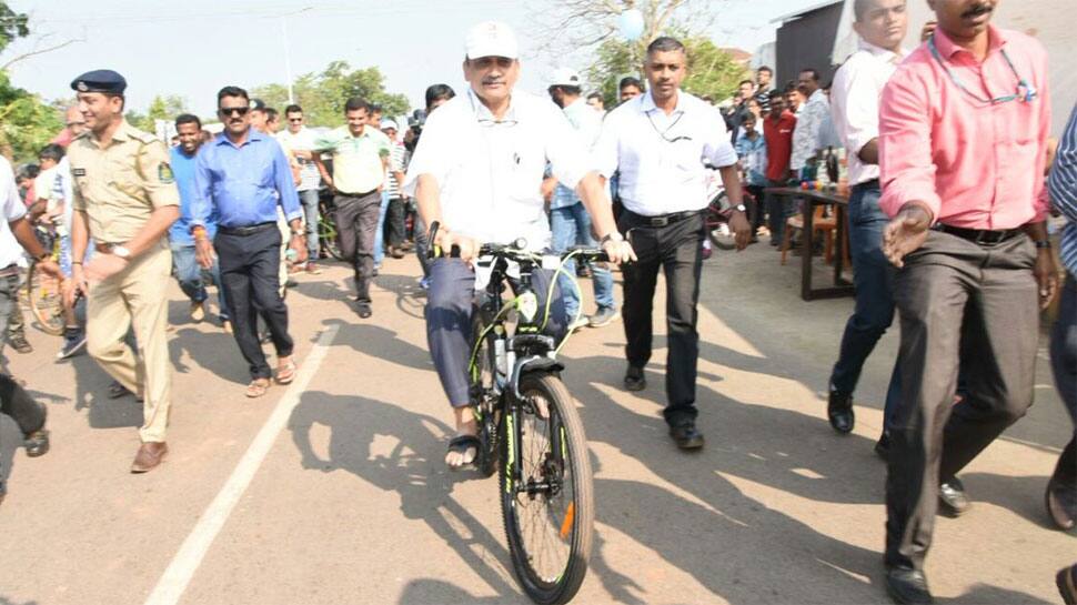 Manohar Parrikar turns 62, PM Narendra Modi extends birthday greetings