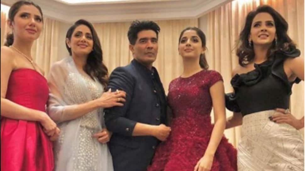 Masala Awards 2017: Manish Malhotra poses with Sridevi, Mahira Khan, Mawra and Saba—pics