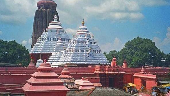 Restrictions on entry of devotees into sanctum sanctorum of Jagannath temple