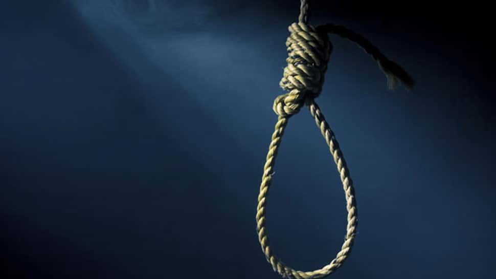 Techie hangs herself in Noida