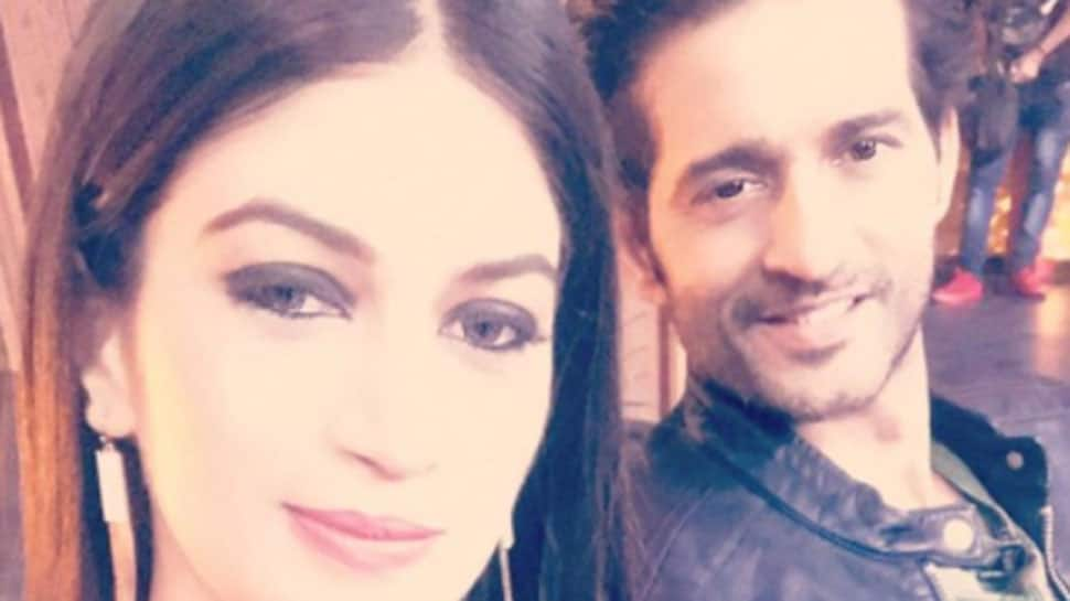 Bigg Boss 11: Hiten Tejwani and Bandgi Kalra&#039;s latest selfie is making us jittery!