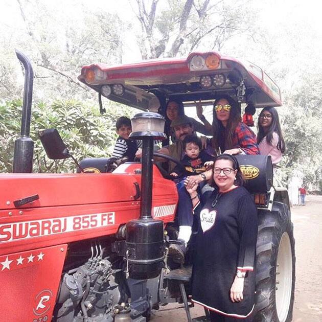 Enjoying the village life #familyovereverything #familygoals#birthdaycountdown #pataudidiaries- Twitter@therealkarismakapoor