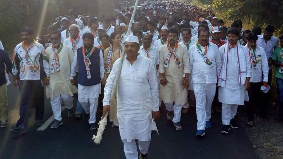 NCP MLA enters Assembly in &#039;Dhangar&#039; attire over quota demand